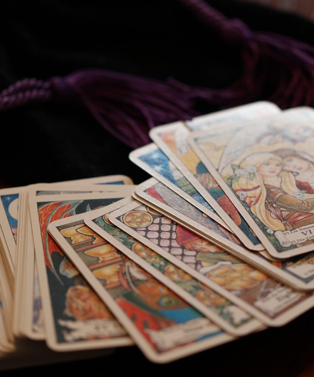 Jogo de Búzios e Tarot — Pai Lucas